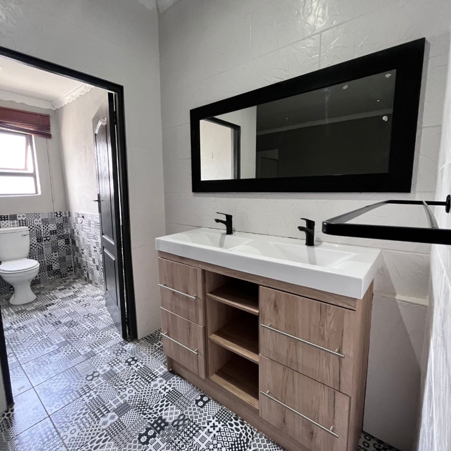 4 Bedroom Property for Sale in Despatch Central Eastern Cape
